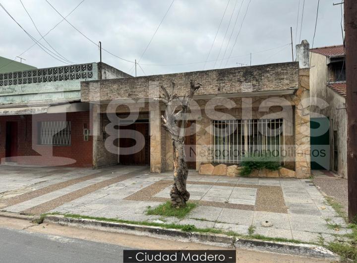 Casa · 211m² · 4 Ambientes · 1 Cochera