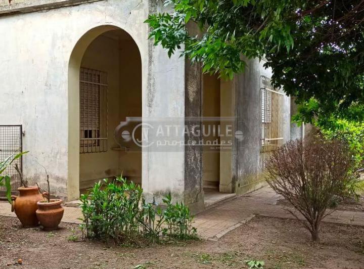 Casa · 280m² · 3 Ambientes · 10 Cocheras