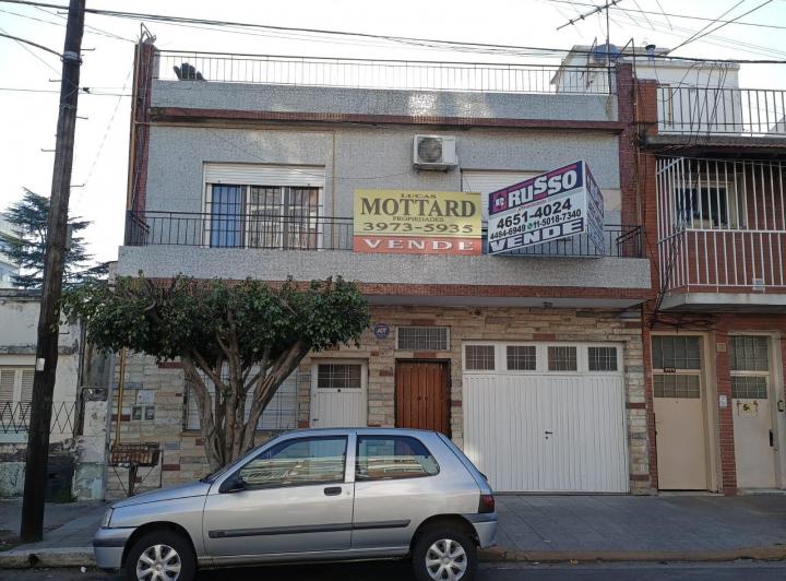 Casa · 270m² · 6 Ambientes · 3 Cocheras