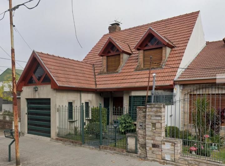 Casa · 142m² · 5 Ambientes · 1 Cochera