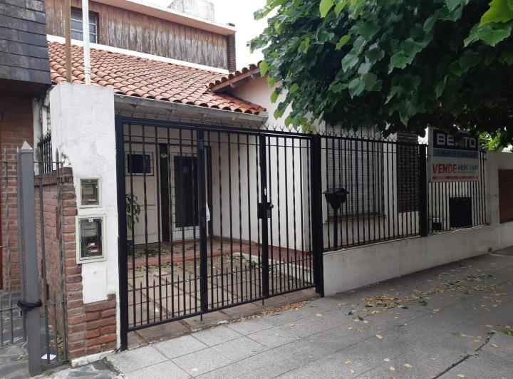 Casa · 180m² · 5 Ambientes · 6 Cocheras