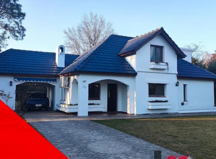 Casa · 160m² · 3 Ambientes · 1 Cochera