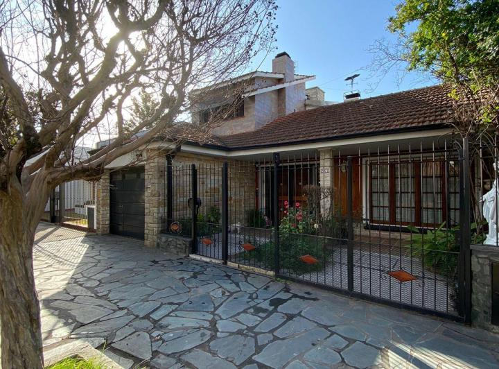 Casa · 195m² · 4 Ambientes · 1 Cochera