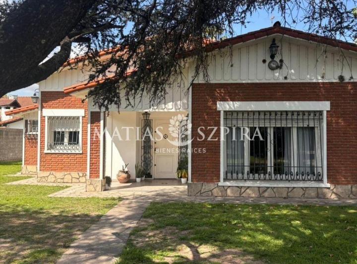 Casa · 128m² · 5 Ambientes · 2 Cocheras