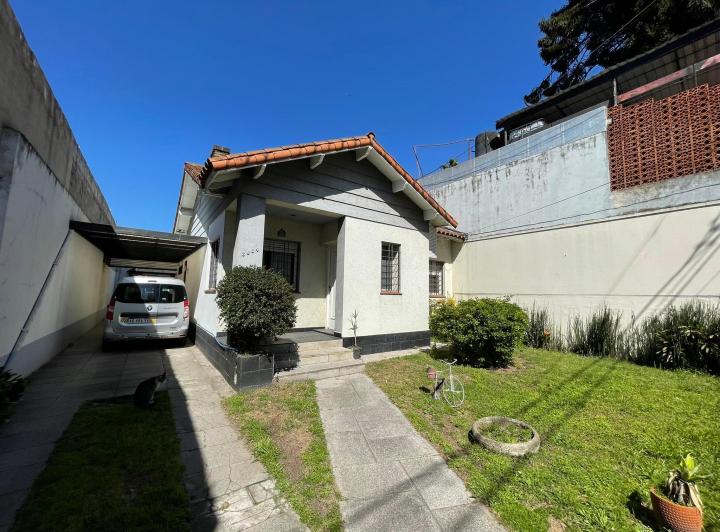 Casa · 140m² · 6 Ambientes · 3 Cocheras