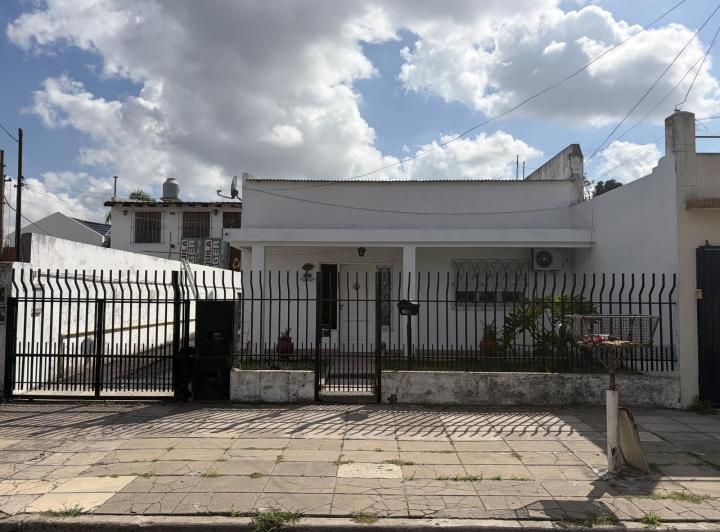 Casa · 140m² · 3 Ambientes · 1 Cochera