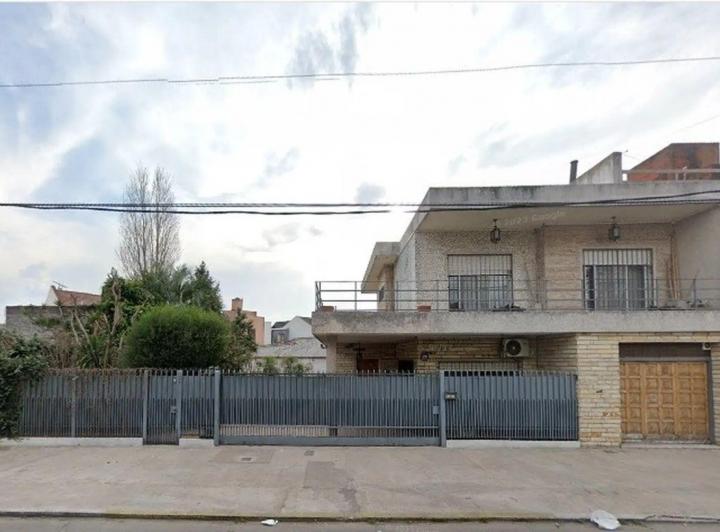 Casa · 427m² · 6 Ambientes · 1 Cochera