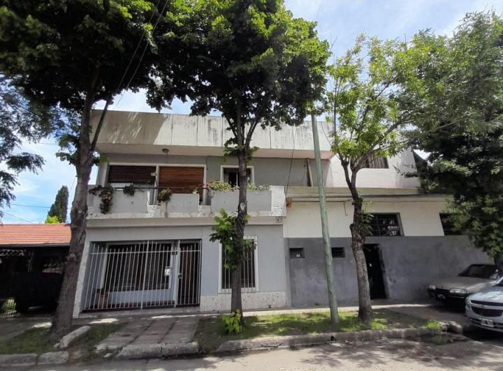 Casa · 250m² · 3 Ambientes · 1 Cochera