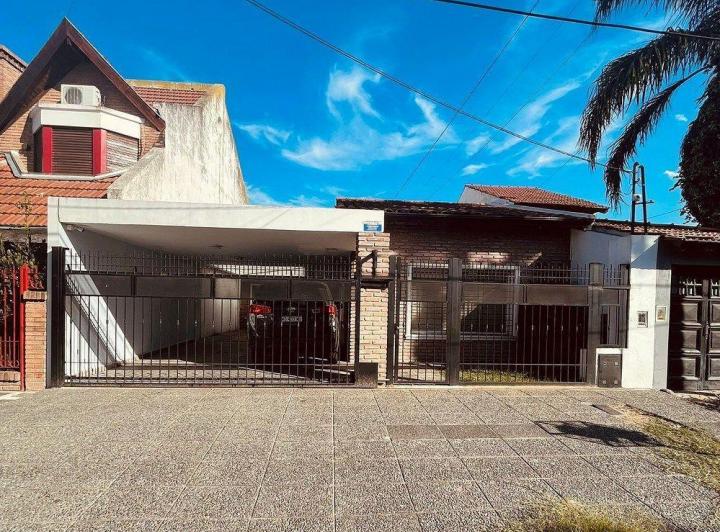 Casa · 230m² · 5 Ambientes