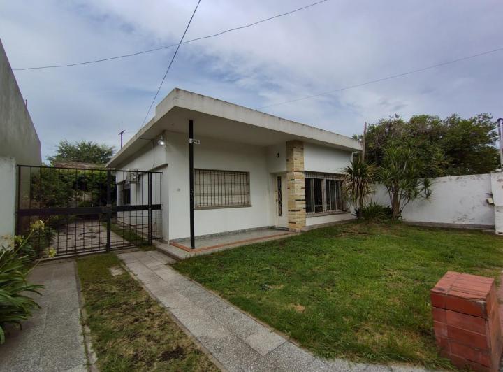 Casa · 120m² · 4 Ambientes · 3 Cocheras