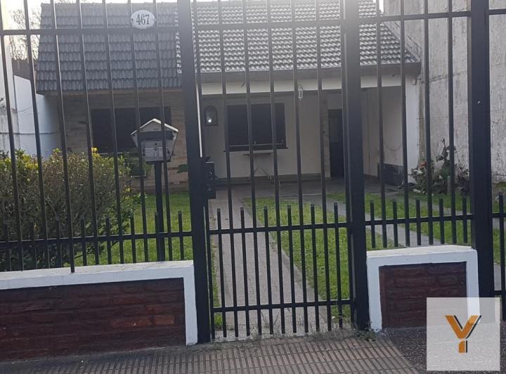 Casa · 200m² · 3 Ambientes · 1 Cochera