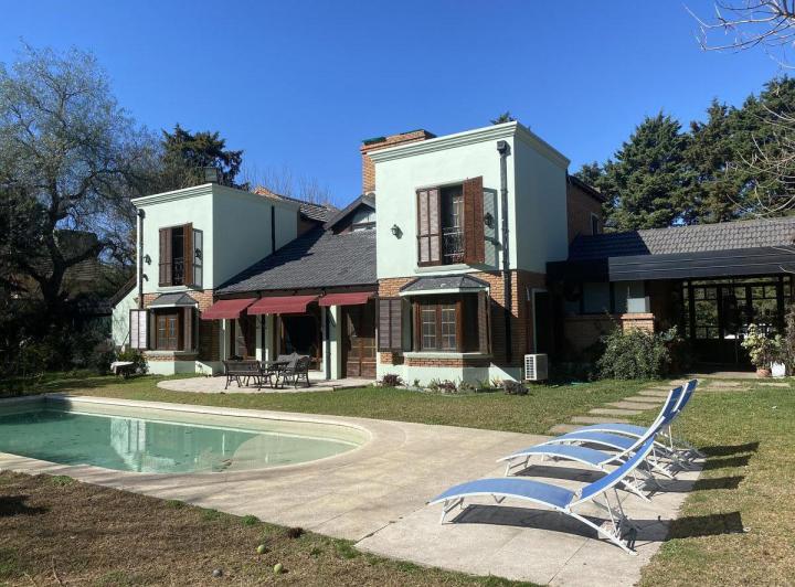 Casa · 400m² · 7 Ambientes