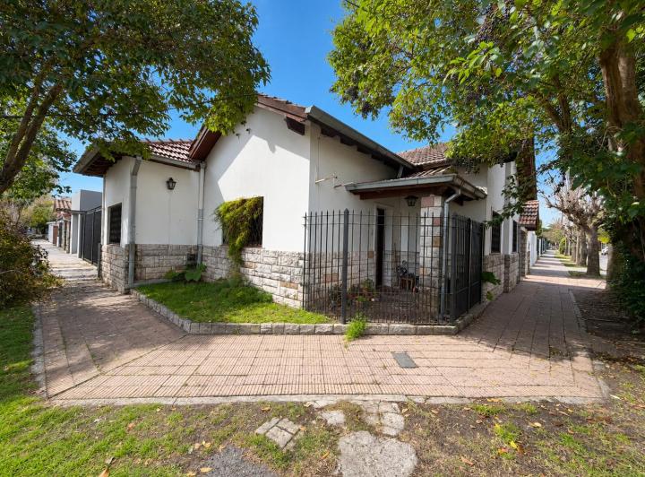 Casa · 85m² · 3 Ambientes · 1 Cochera