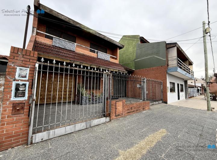 Casa · 273m² · 5 Ambientes · 4 Cocheras
