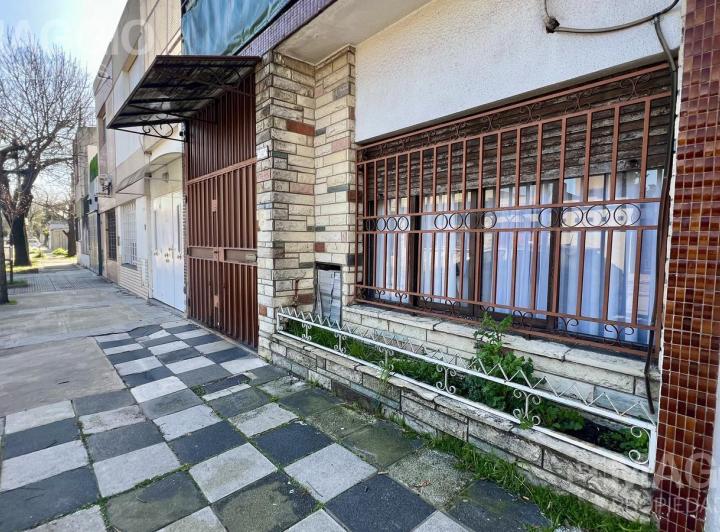 Casa · 120m² · 4 Ambientes · 2 Cocheras