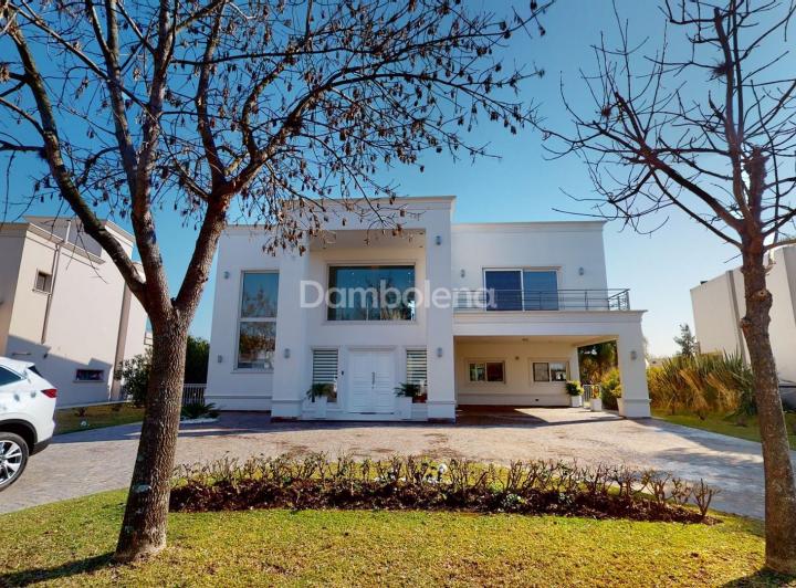 Casa · 309m² · 6 Ambientes · 2 Cocheras