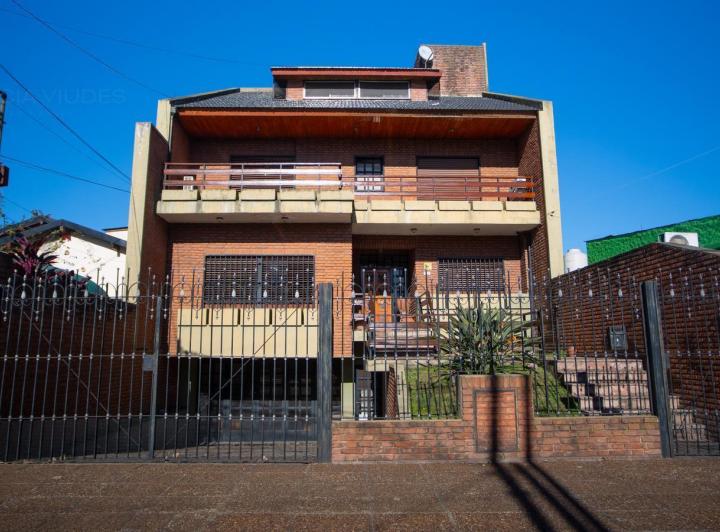 Casa · 449m² · 6 Ambientes · 4 Cocheras