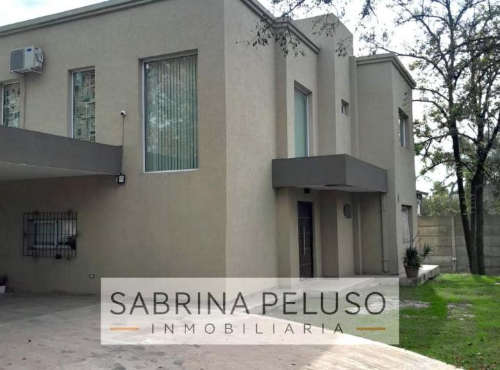 Casa · 210m² · 5 Ambientes · 5 Cocheras