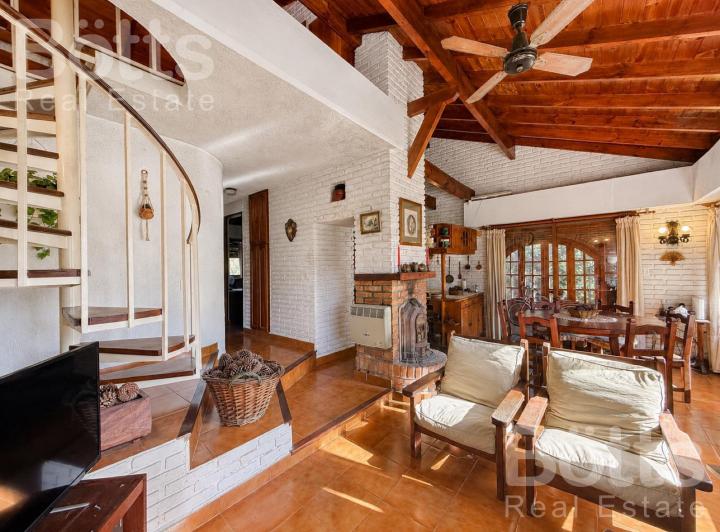 Casa · 84m² · 4 Ambientes · 2 Cocheras