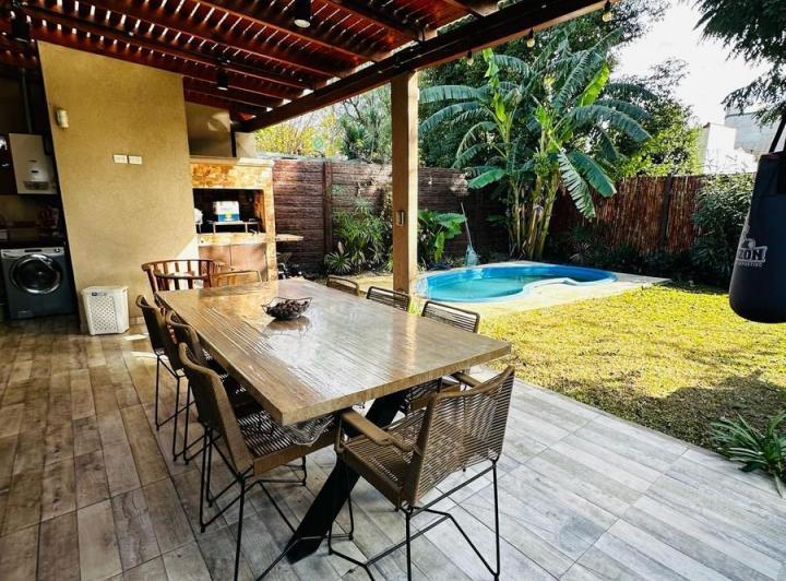 Casa · 140m² · 3 Ambientes · 10 Cocheras