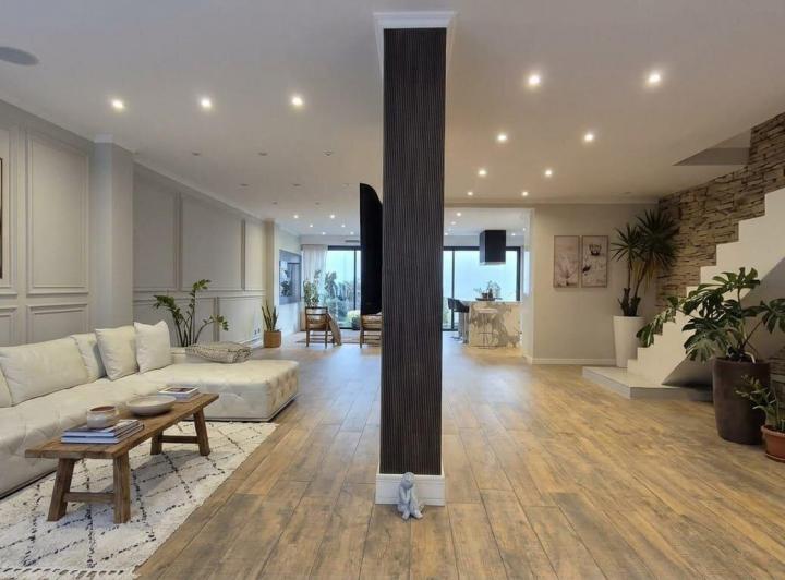 Casa · 196m² · 7 Ambientes · 2 Cocheras