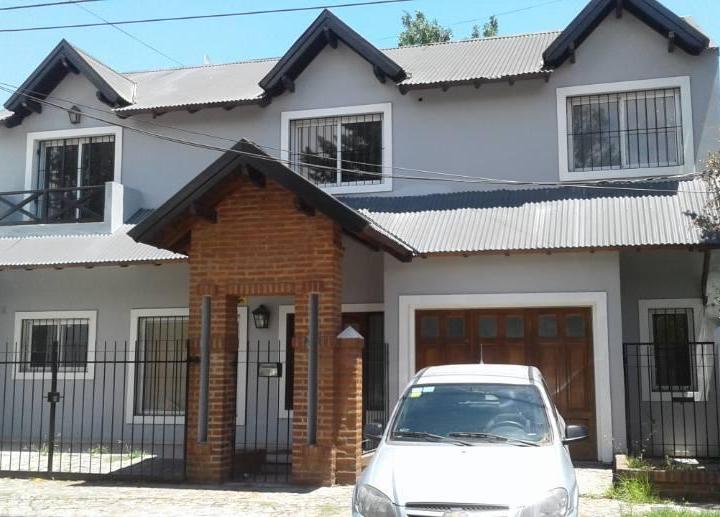 Casa · 220m² · 6 Ambientes · 1 Cochera