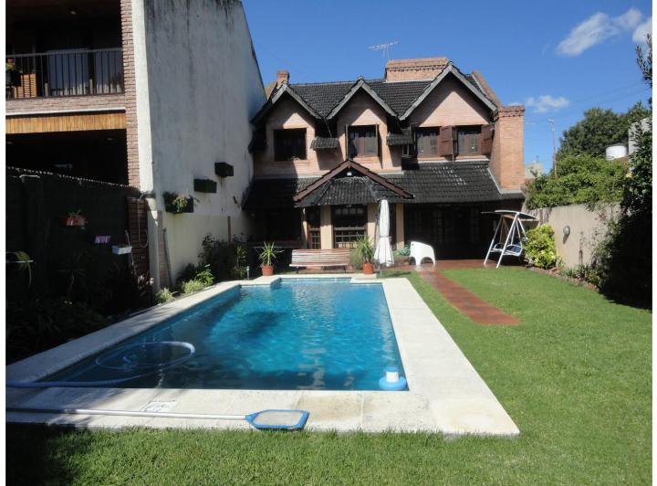 Casa · 325m² · 5 Ambientes · 3 Cocheras