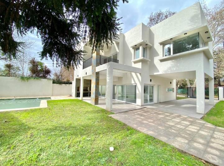 Casa · 241m² · 4 Ambientes
