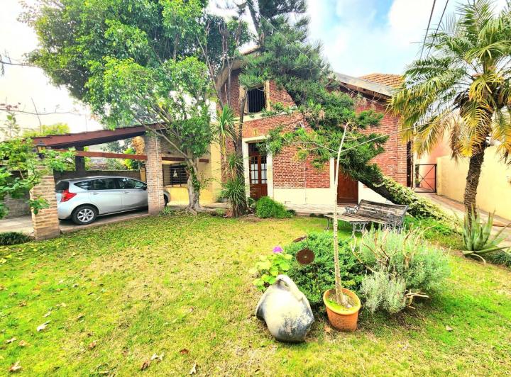 Casa · 250m² · 6 Ambientes · 4 Cocheras