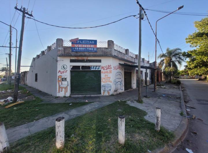Casa · 318m² · 6 Ambientes · 1 Cochera