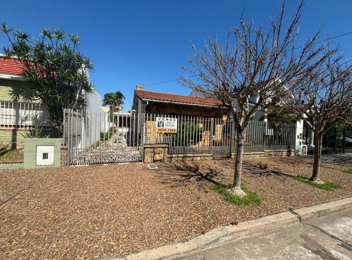 Casa · 220m² · 4 Ambientes · 3 Cocheras