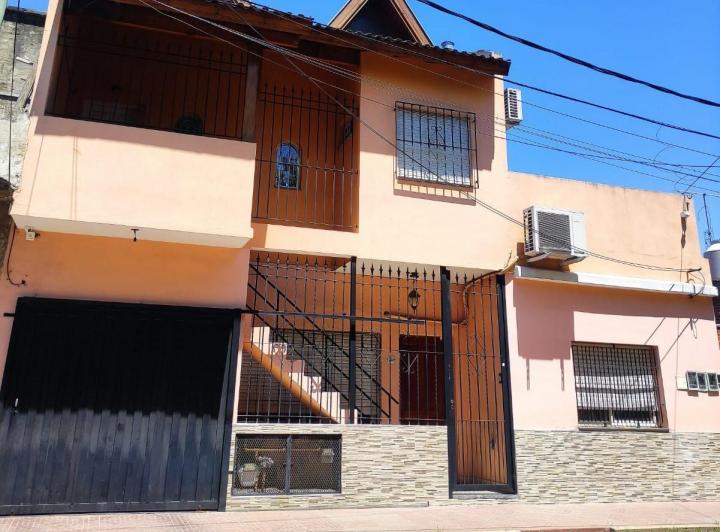 Casa · 340m² · 8 Ambientes · 2 Cocheras