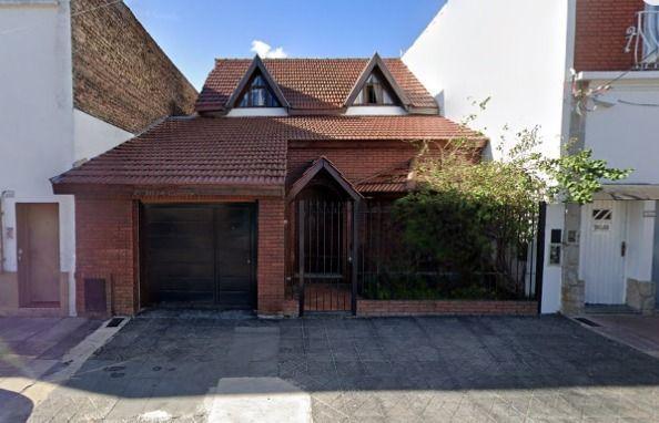 Casa · 180m² · 4 Ambientes · 1 Cochera