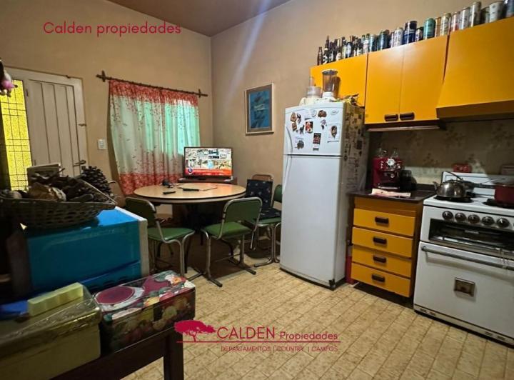 Casa · 230m² · 5 Ambientes · 2 Cocheras