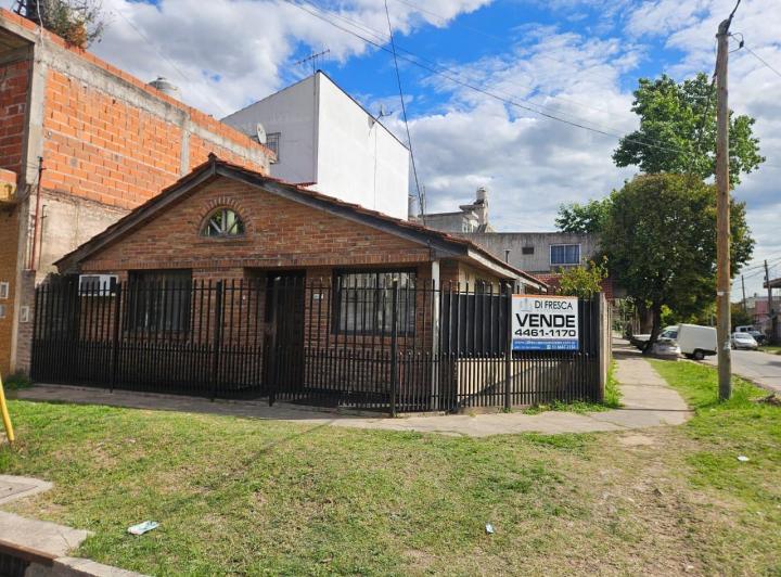 Casa · 70m² · 3 Ambientes · 3 Cocheras