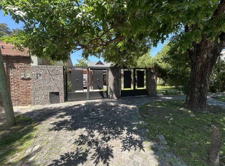 Casa · 149m² · 5 Ambientes · 2 Cocheras