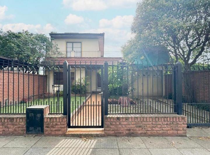 Casa · 180m² · 4 Ambientes · 3 Cocheras
