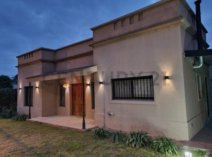 Casa · 300m² · 2 Dormitorios