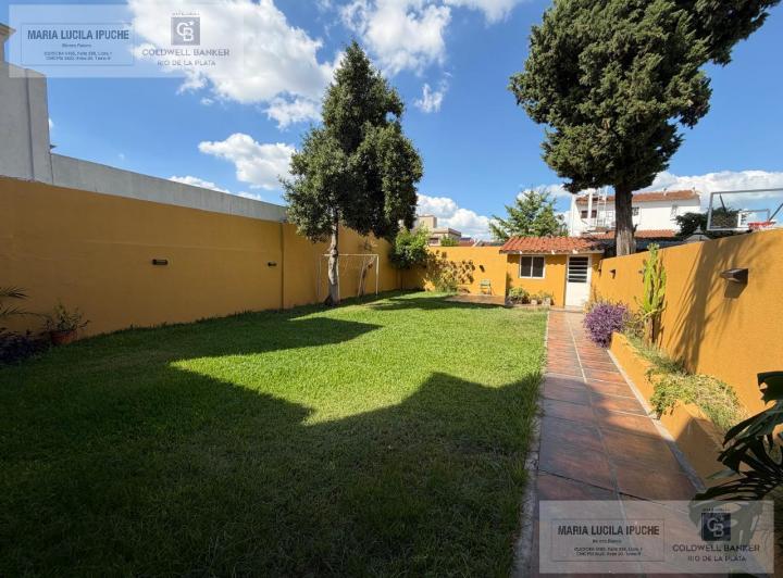 Casa · 228m² · 5 Ambientes · 3 Cocheras