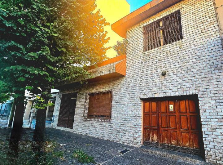 Casa · 170m² · 4 Ambientes · 2 Cocheras