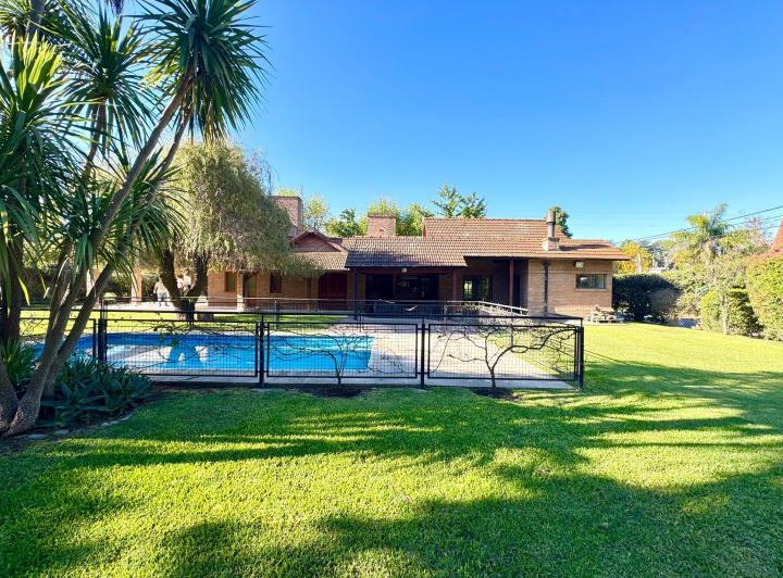 Casa · 346m² · 1 Ambiente · 7 Cocheras