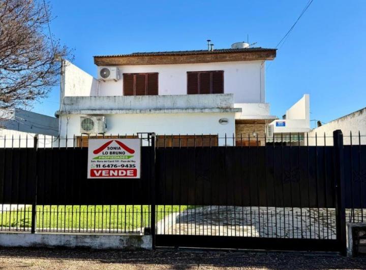 Casa · 20m² · 6 Ambientes · 1 Cochera