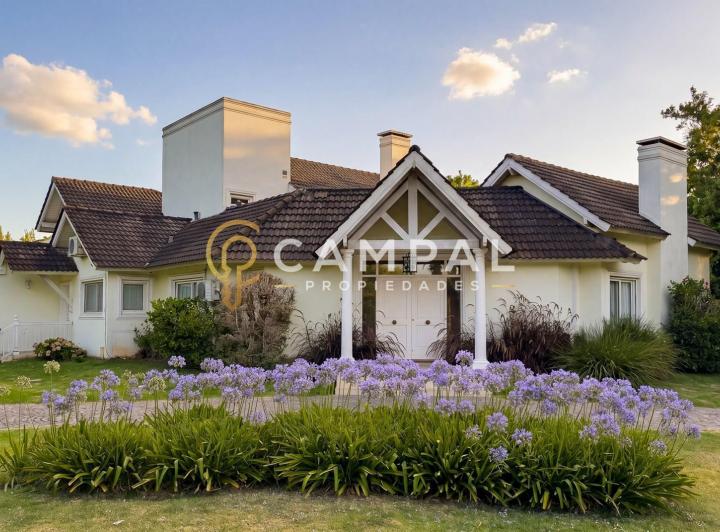 Casa · 340m² · 5 Ambientes · 2 Cocheras