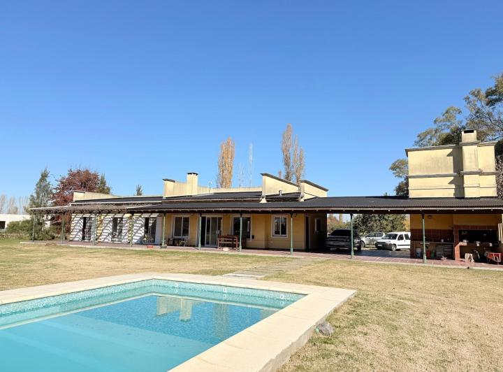 Casa · 280m² · 7 Ambientes · 2 Cocheras