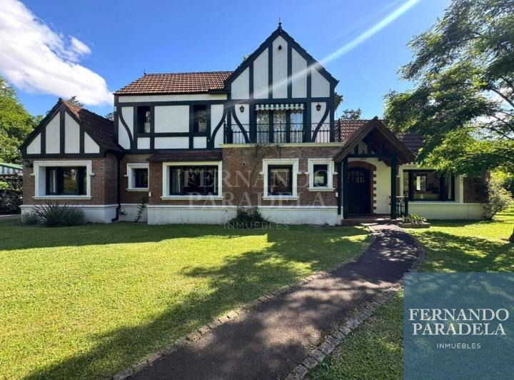 Casa · 260m² · 4 Ambientes · 4 Cocheras