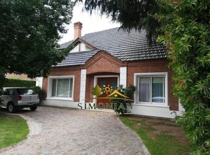 Casa · 250m² · 9 Ambientes