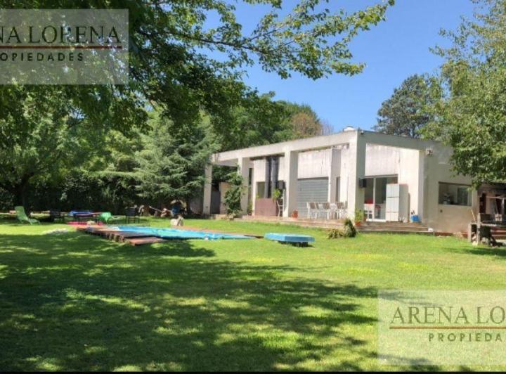 Casa · 200m² · 3 Ambientes · 2 Cocheras
