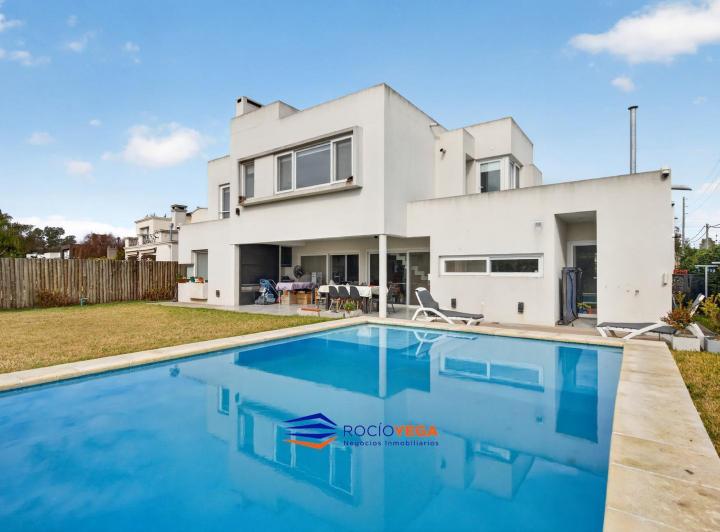 Casa · 257m² · 6 Ambientes · 1 Cochera