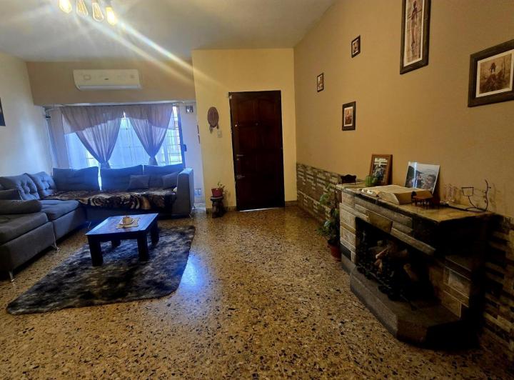 Casa · 246m² · 5 Ambientes · 2 Cocheras