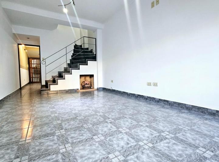 Casa · 75m² · 4 Ambientes · 1 Cochera